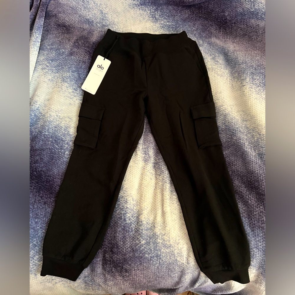 NWT!! Alo Yoga Cargo Sweatpants